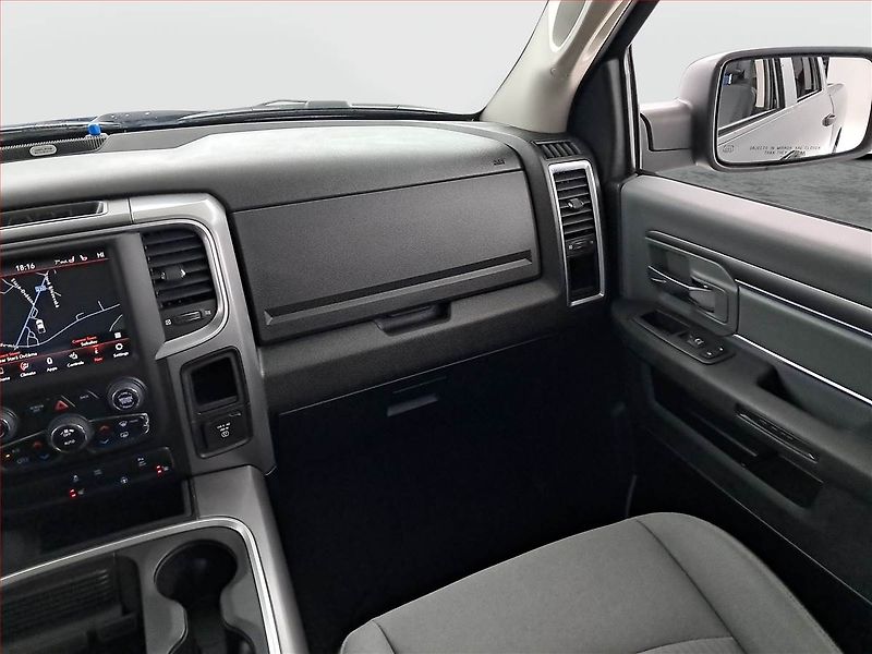 RAM 1500 (2022) 5.7 V8 Hemi - fotka 8 z 18