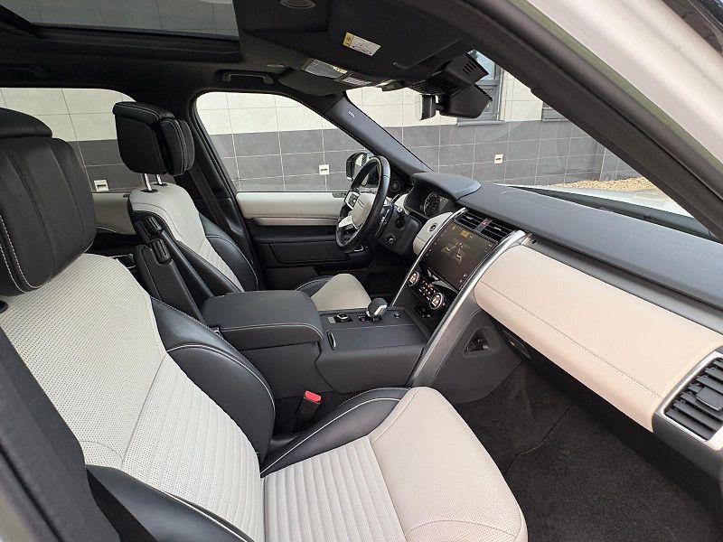 Land Rover Discovery D300, R-Dynamic HSE, ČR, DPH - fotka 45 z 61