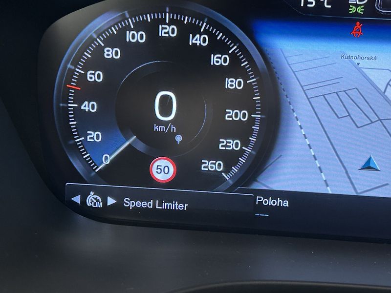 Volvo XC60 2.0 B5 4x4 Inscription - fotka 21 z 38
