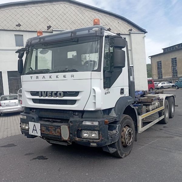 Iveco Trakker (2012) 410 kontejner 6x4 - fotka 15 z 23