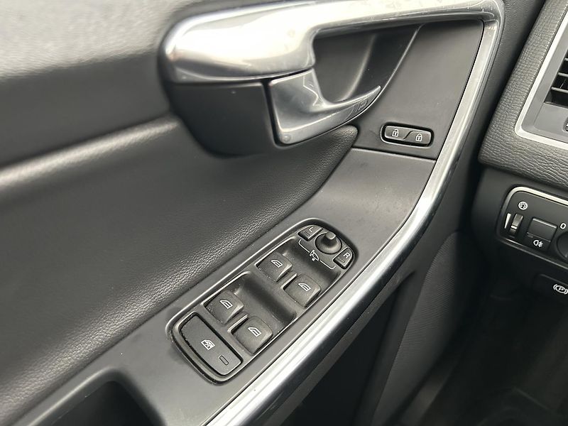 Volvo XC60 2.0 T5 Sumum - fotka 20 z 62