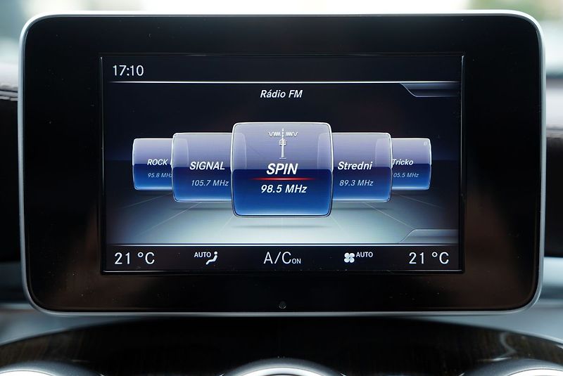 Mercedes-Benz GLC 250i 4Matic/kůže/Led/9AT/ČR - fotka 37 z 43