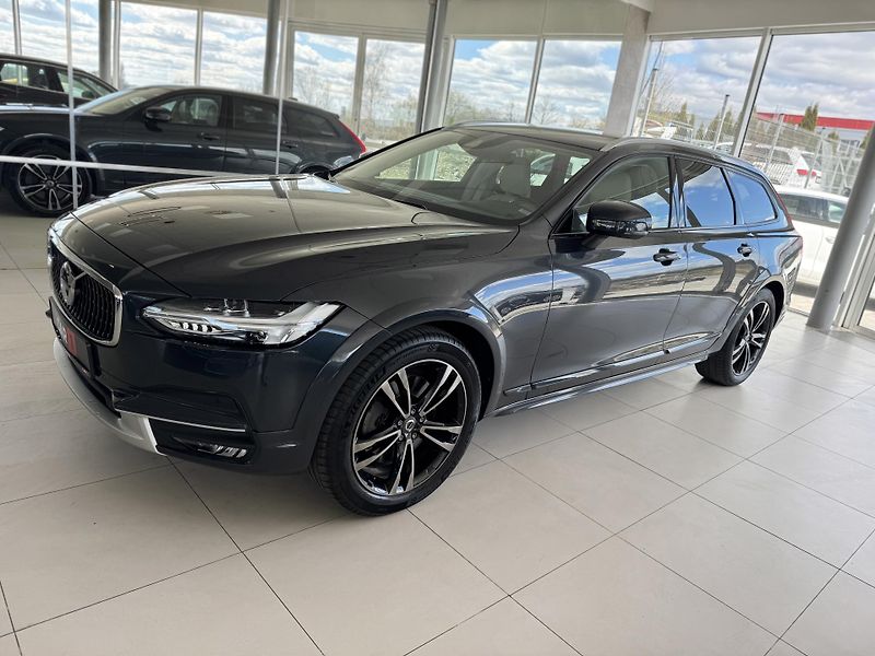 Volvo V90 CC*D5 173kW*AWD*KeyLess*Tažné - fotka 2 z 34