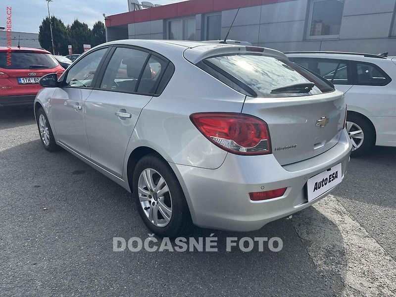 Chevrolet Cruze (2011) 1.6i, 1.maj,ČR, AC, park - fotka 2 z 3