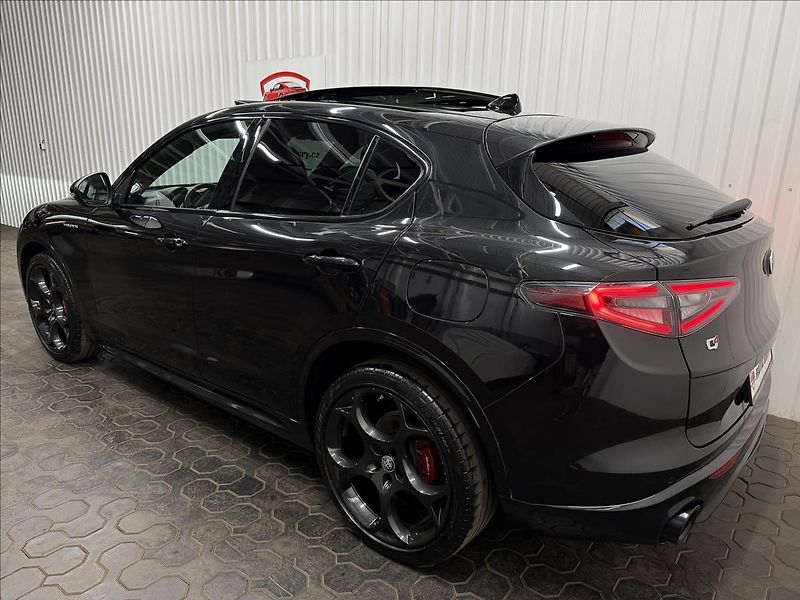 Alfa Romeo Stelvio VELOCE 154kW Q4 PANO H&K R21 - fotka 6 z 42