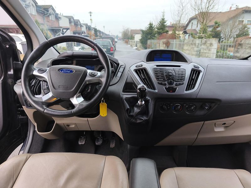 Ford Tourneo Custom (2016) 2:2TDCI-116KW-9 MÍST - fotka 27 z 28