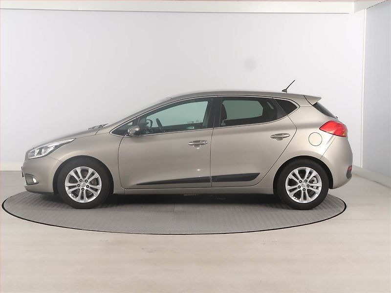 Kia Ceed (2014) 1.6 GDI, Automat, Serv.kniha - fotka 3 z 19