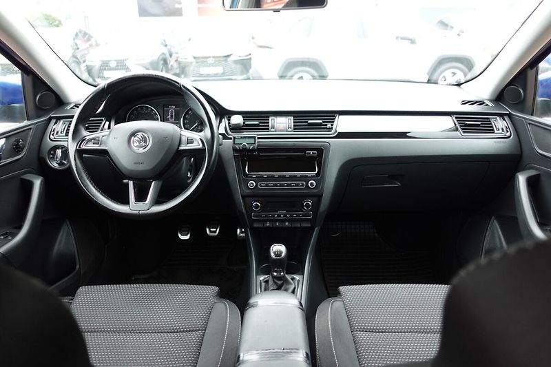 Škoda Rapid 1.6 TDI CR 66kW Ambition Fresh - fotka 15 z 24