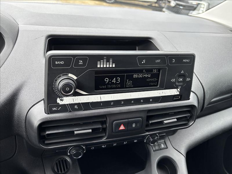 Peugeot Partner 1,2 Puretech 81kW Active L1 - fotka 27 z 35
