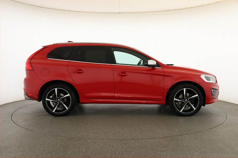 Volvo XC60 (2014) R-Design D5, 4X4, Automat - fotka 6 z 20