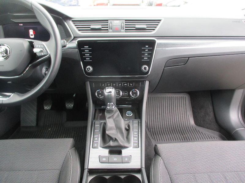 Škoda Superb (2023) IV 2,0 TDi - fotka 7 z 12