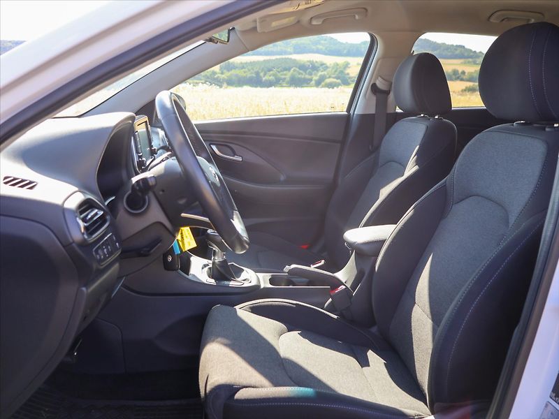 Hyundai i30 1,0 T-GDI 88kW Smart 1.Maj DPH - fotka 11 z 30
