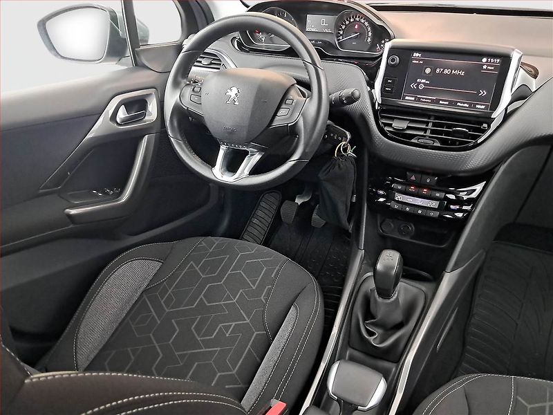 Peugeot 2008 (2017) 1.6 BlueHDi, ČR,1.maj - fotka 7 z 18