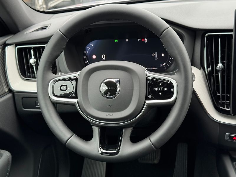 Volvo XC60 (2026) PLUS B5, kamery 360°, FULL LED - fotka 23 z 25