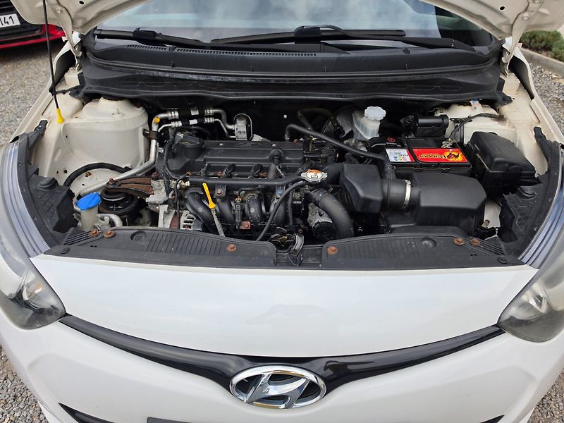 Hyundai i20 (2014) 1.2i Velmi pěkný - fotka 19 z 19