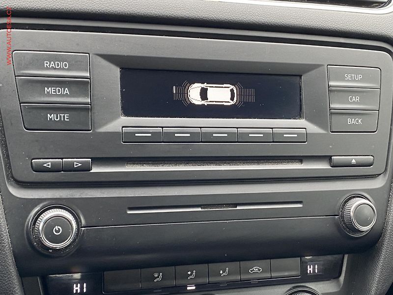 Škoda Octavia (2013) 1.6 TDi, 2.maj, AC, tempo - fotka 16 z 17