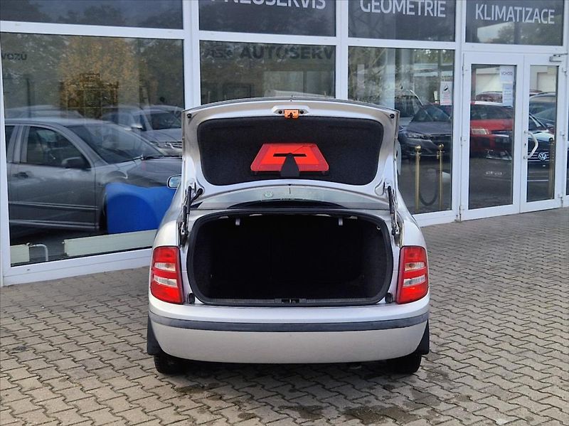 Škoda Fabia 1,4 i 16V AC HEZKÝ NÁJEZD - fotka 9 z 22