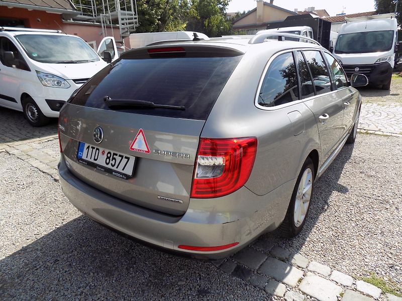 Škoda Superb 1,6 TDI 77 KW NAVI, TEMP - fotka 8 z 34
