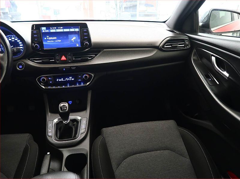 Hyundai i30 (2022) Style 1.5 T-GDI MHEV - fotka 8 z 16