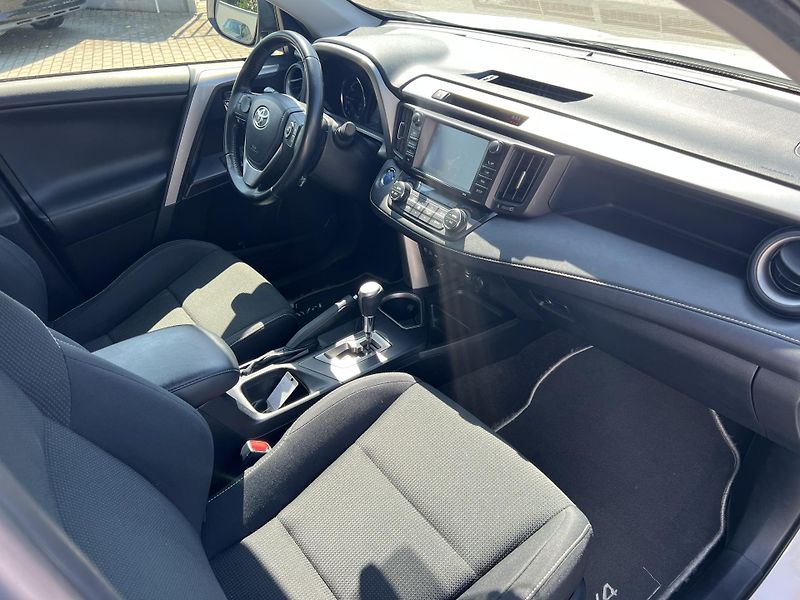 Toyota RAV4 2.5i HYBRID 114kw - fotka 11 z 25