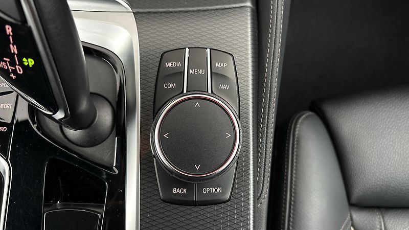 BMW Řada 5 540d AUT xDrive M-sport Tourin - fotka 26 z 33