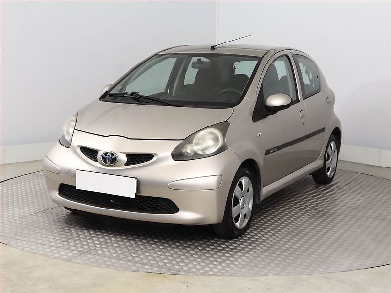 Toyota Aygo (2008) 1.0 VVT-i, nová STK, Tažné - fotka 2 z 9