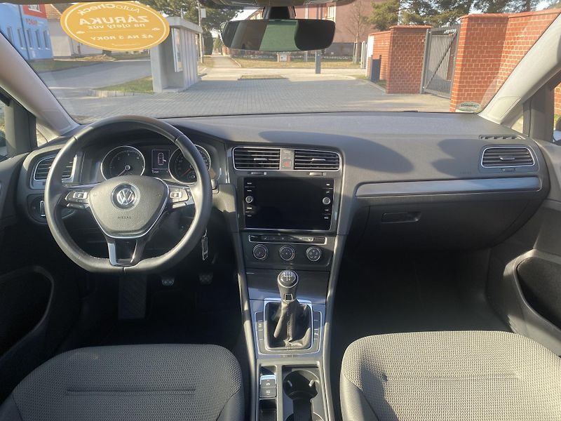 Volkswagen Golf 1.6TDi,PLNÁ VÝB.SUPER STAV!! - fotka 37 z 48
