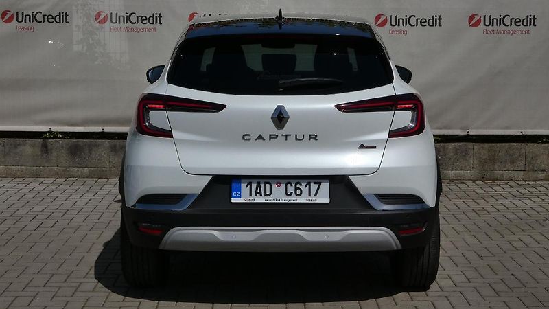 Renault Captur 1,3  TCe 140 Techno EDC - fotka 4 z 22