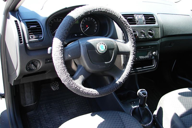 Škoda Fabia 1.6 TDi + KOLA, KLIMA,STK,ČR   - fotka 17 z 35