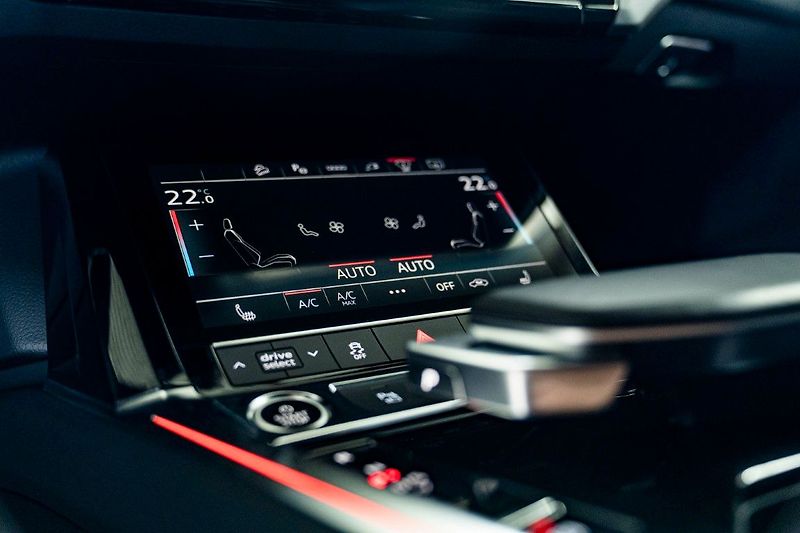 Audi e-tron 55 300kW Matrix Tažné ZÁRUKA - fotka 15 z 37