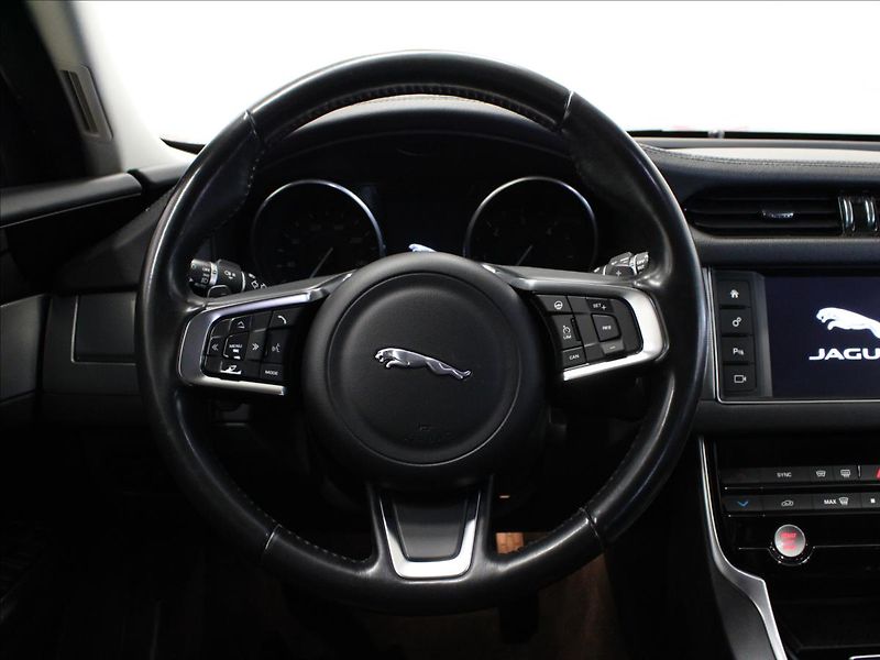 Jaguar XF 2,0 d 132KW Navi, Kůže, Aut, - fotka 17 z 34