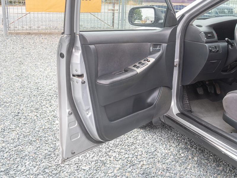 Toyota Corolla (2003) ČR 1.6i 16V 81KW – 2x PNEU - fotka 9 z 36