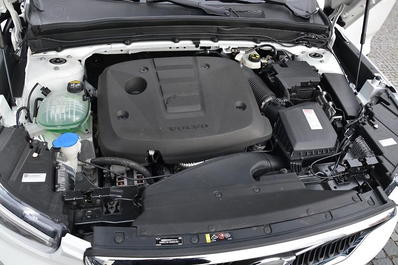 Volvo XC40 (2020) 2,0 D3 DRIVE-E Momentum PRO Aw - fotka 29 z 45