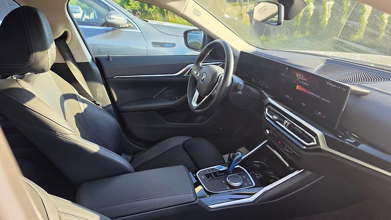 BMW i4 (2022) eDrive40 | 81 kWh - fotka 5 z 9