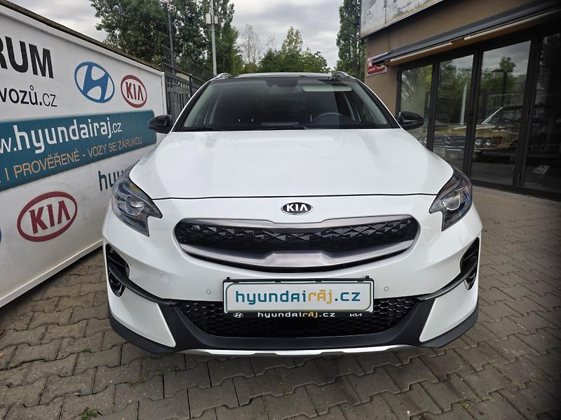 Kia XCeed (2020) 1.6-PLUG-IN HYBRID-1.MAJITEL - fotka 3 z 19