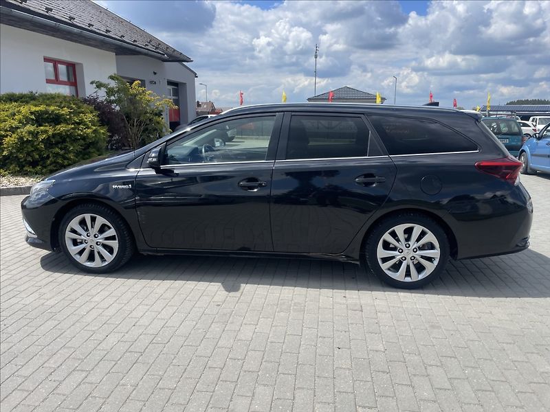 Toyota Auris 1,8 i 73kw Hybrid e-CVT bez ko - fotka 36 z 40