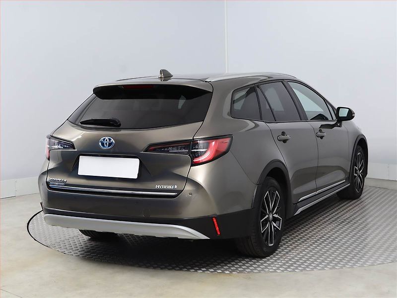 Toyota Corolla (2022) 1.8 Hybrid - fotka 5 z 20