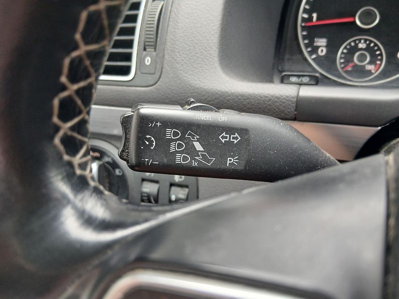 Volkswagen Touran 2.0 TDi - fotka 21 z 42