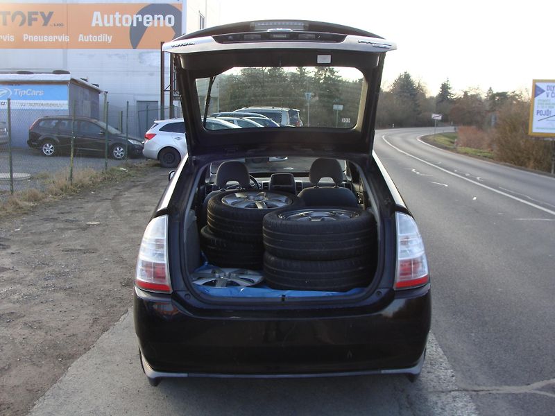 Toyota Prius 1.5i/E, 57 kW, REZERVACE - fotka 11 z 30