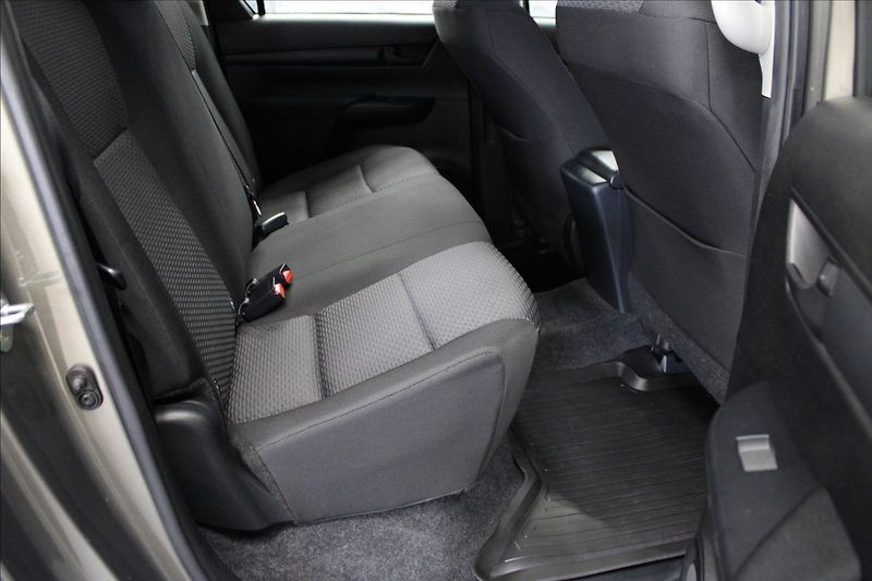 Toyota Hilux 2,4 D-4D 1.majitel CZ - fotka 12 z 37