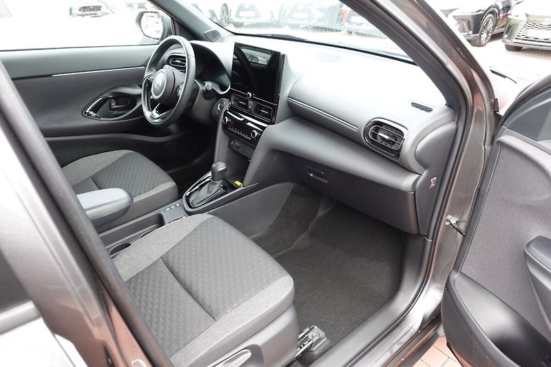 Toyota Yaris Cross 1,5 HEV Style - fotka 12 z 33