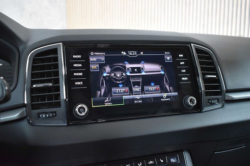 Škoda Karoq 2.0TDI*REZERVACE* - fotka 28 z 44