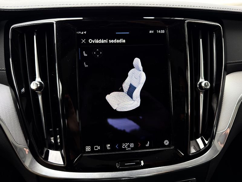 Volvo S60 T8 AWD ULTIMATE DARK // 335 kW - fotka 22 z 39
