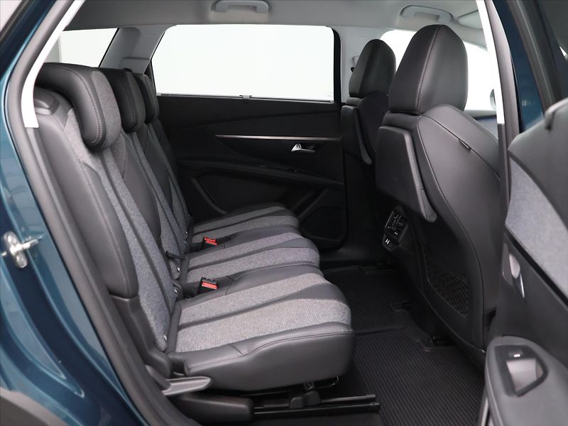 Peugeot 5008 1.6 PT 180k Aut. Allure 7-Míst - fotka 13 z 35