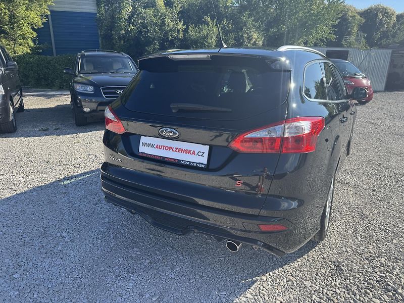 Ford Focus (2014) ST-LINE 1.6, rezervace - fotka 6 z 44