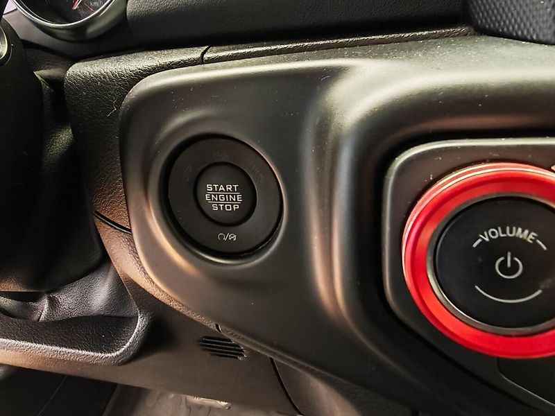 Jeep Wrangler SAHARA 2.0T 4x4 TRAIL RATED - fotka 29 z 40