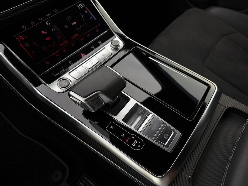 Audi Q7 50 TDI S-line Quattro - fotka 13 z 28
