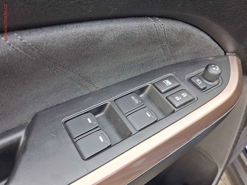 Suzuki Vitara (2018) 1.6 VVT AllGrip, Comfort - fotka 13 z 19