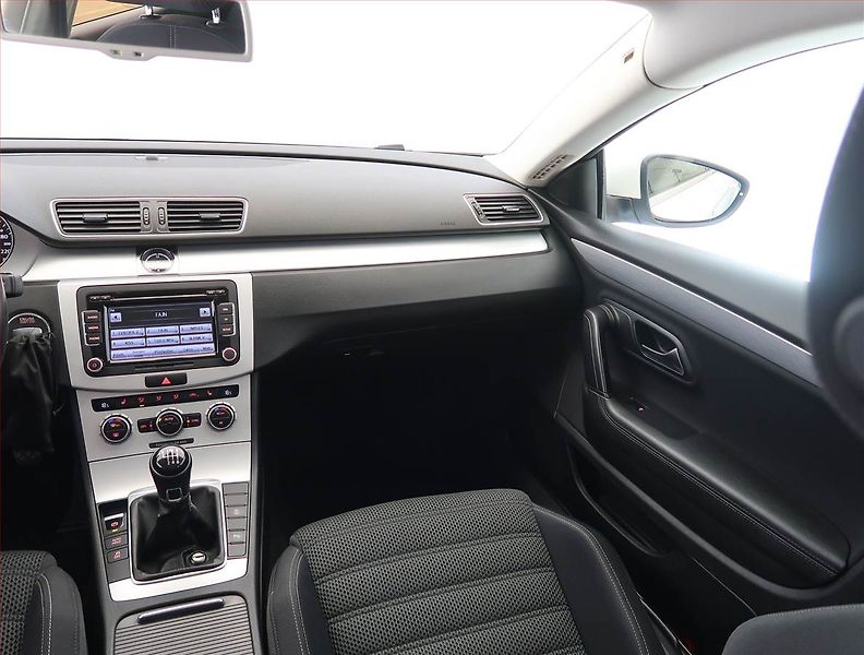 Volkswagen CC (2012) 2.0 TDI, Serv.kniha, Xenony - fotka 8 z 23
