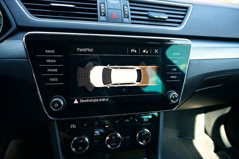 Škoda Superb (2018) STYLE 2,0 TSI 162 kW - fotka 41 z 58